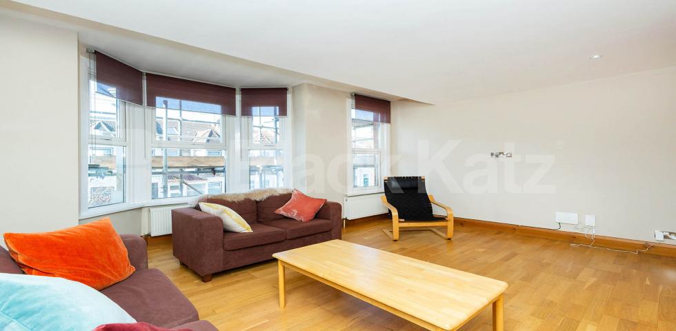 			2 Bedroom, 1 bath, 1 reception Maisonette			 Leasowes Road, Leyton 